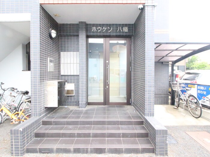 物件外観写真2　(エントランス部分)
