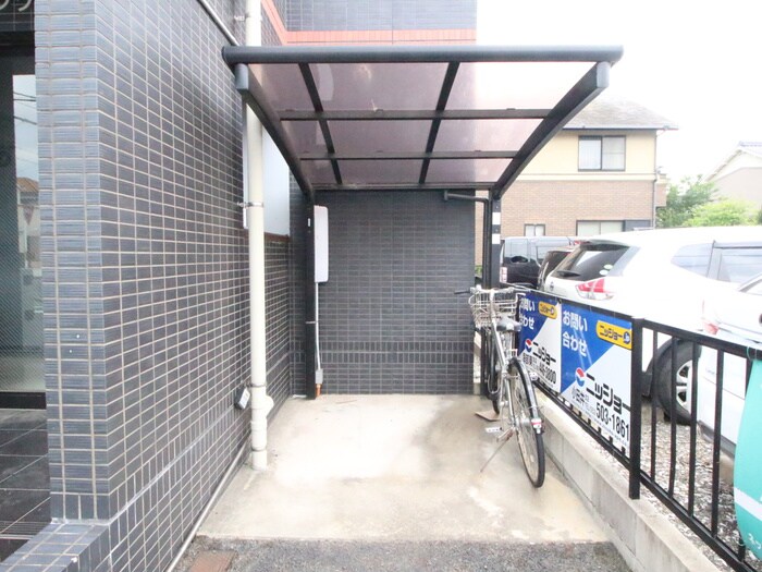 物件外観写真4　(駐輪場)