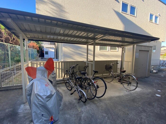 物件外観写真5　(駐輪場)
