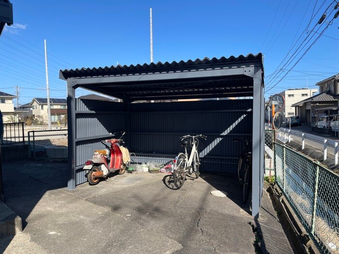 物件外観写真4　(駐輪場)