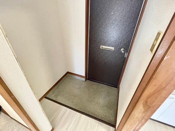 物件内観写真14　(玄関)