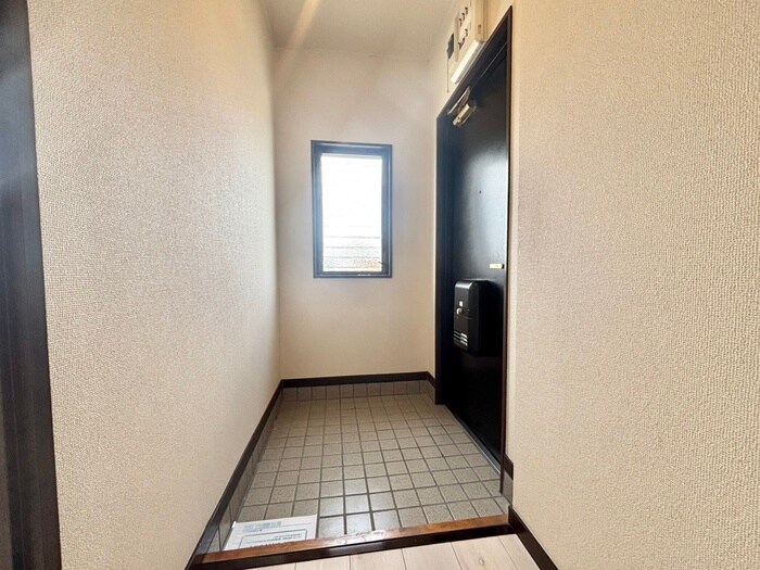 物件内観写真7　(玄関)