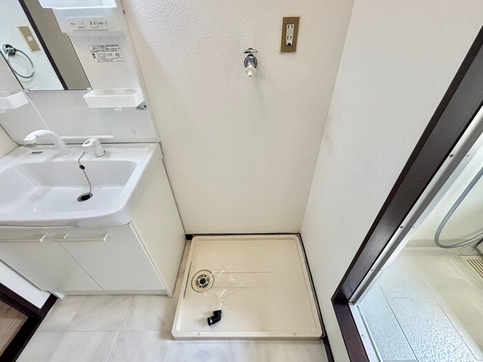 物件内観写真11　(洗濯機置場)