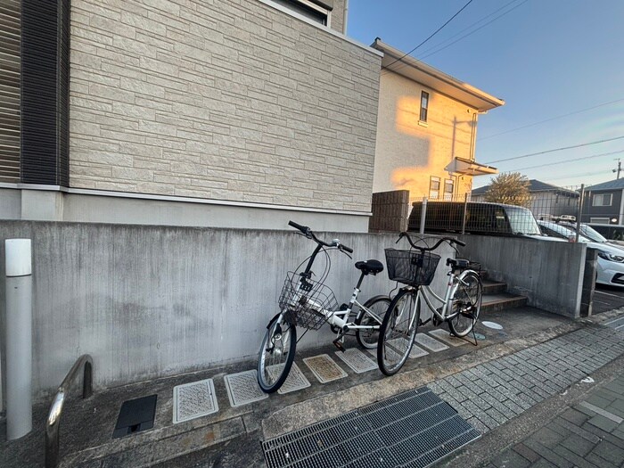 物件外観写真5　(駐輪場)