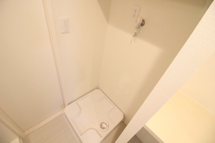 物件内観写真16　(洗濯機置場)