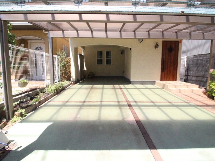 物件外観写真3　(駐車場)