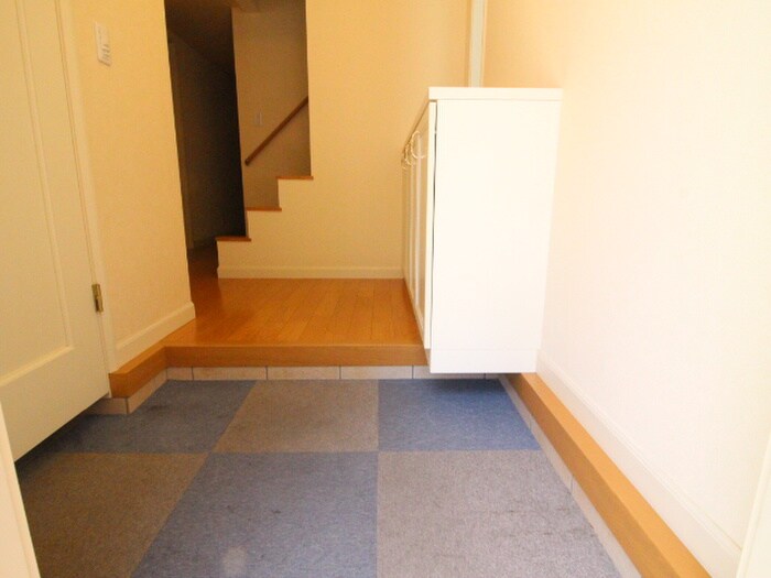 物件内観写真22　(玄関)