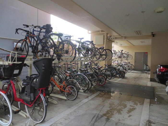 物件外観写真5　(駐輪場)