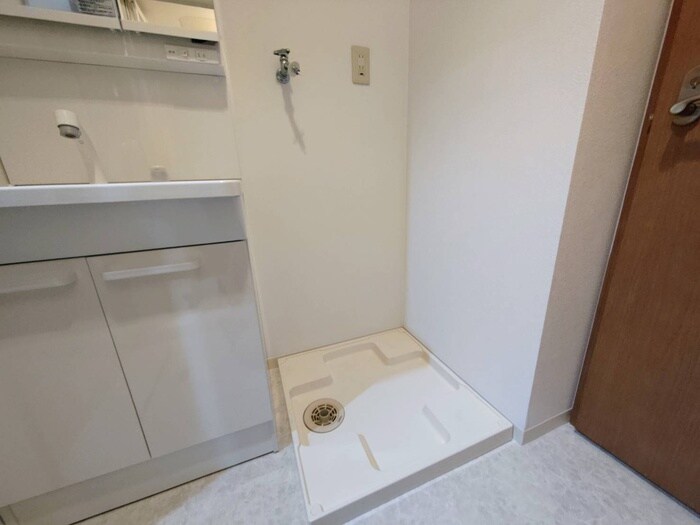 物件内観写真13　(洗濯機置場)