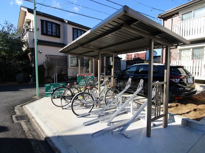 物件外観写真2　(駐輪場)