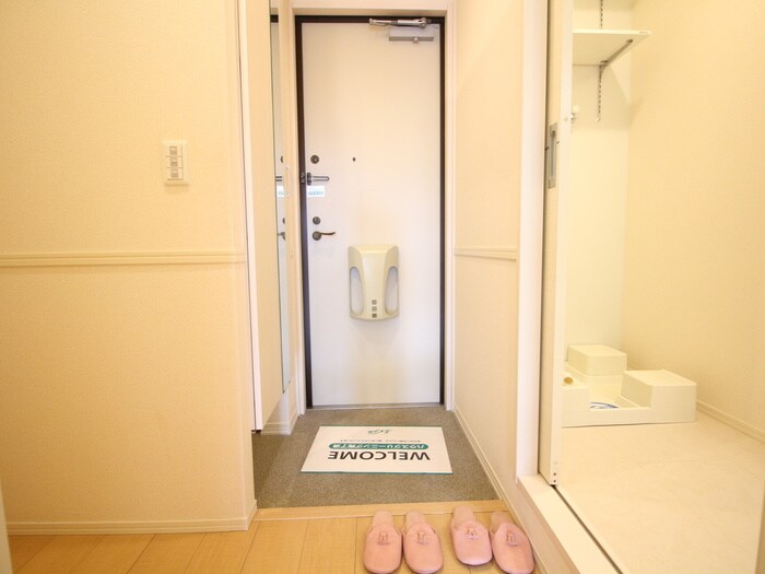 物件内観写真16　(玄関)