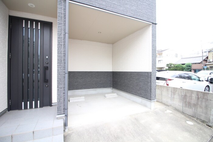 物件外観写真4　(駐車場)