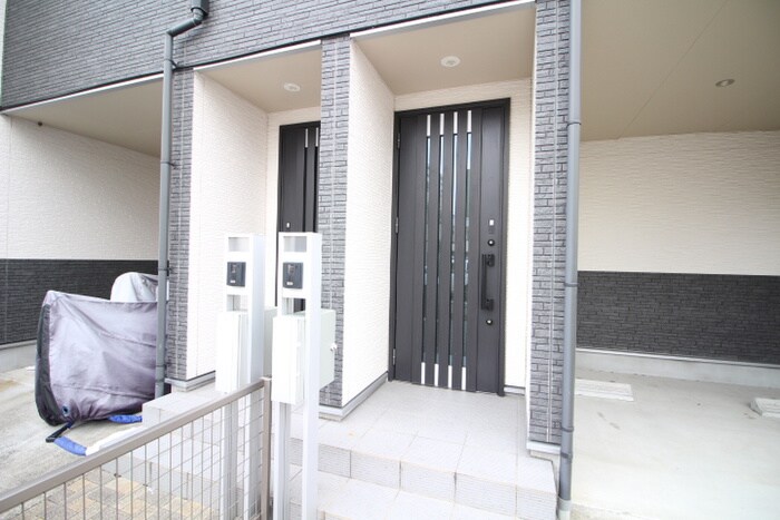 物件外観写真5　(エントランス部分)