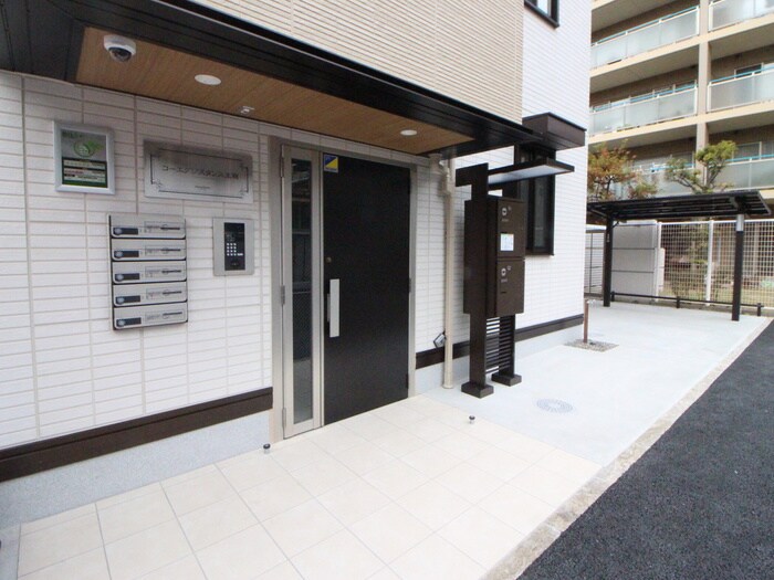 物件外観写真2　(エントランス部分)