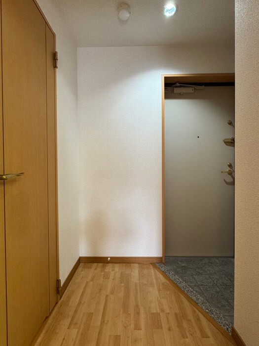 物件内観写真18　(廊下)