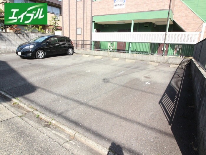 物件外観写真4　(駐車場)