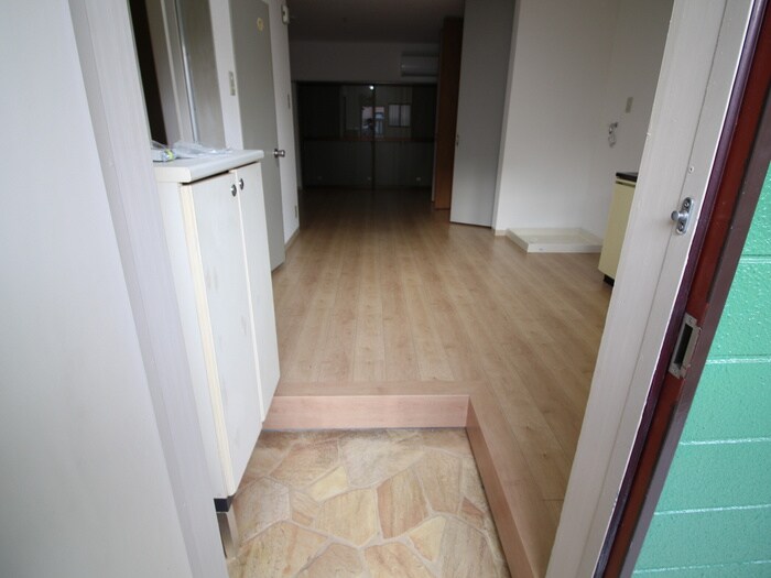 物件内観写真14　(玄関)