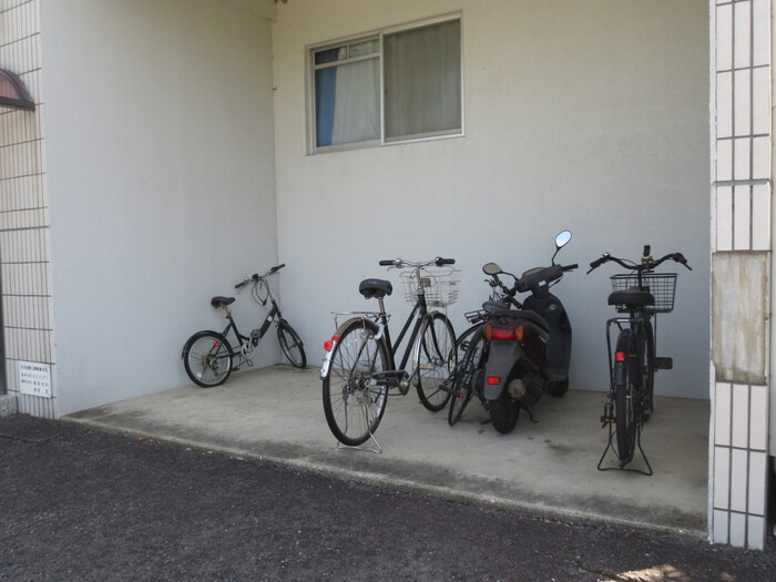 物件外観写真5　(駐輪場)