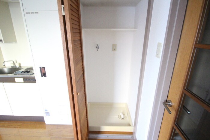 物件内観写真11　(洗濯機置場)