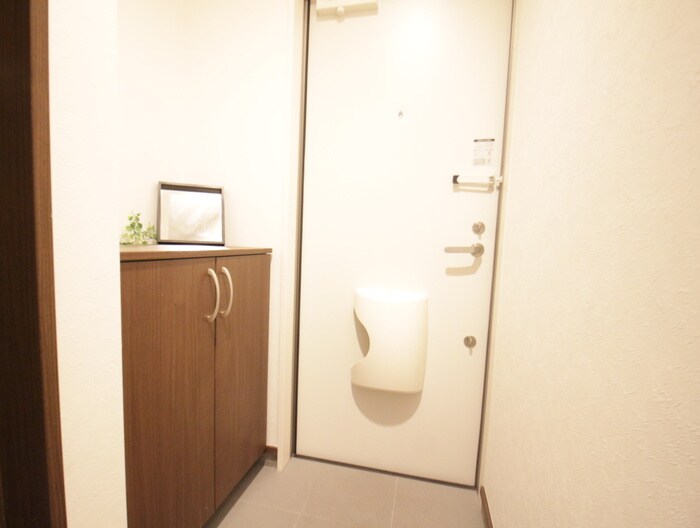 物件内観写真16　(玄関)
