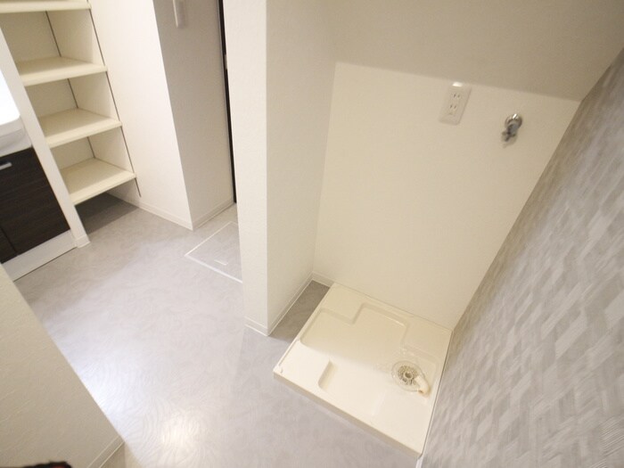 物件内観写真18　(洗濯機置場)