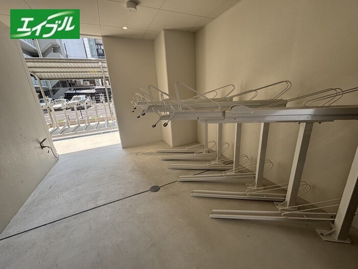 物件外観写真3　(駐輪場)