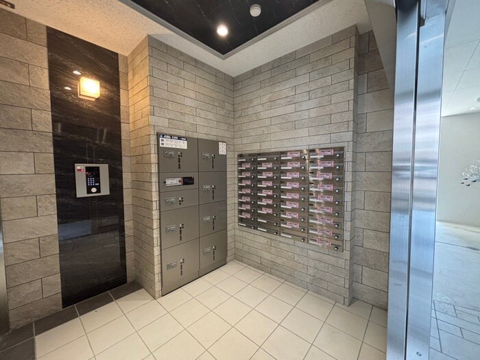 物件外観写真5　(エントランス部分)