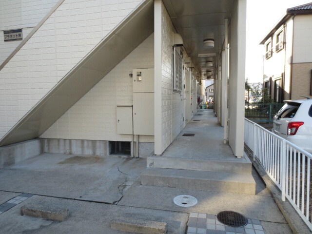 物件外観写真3　(エントランス部分)