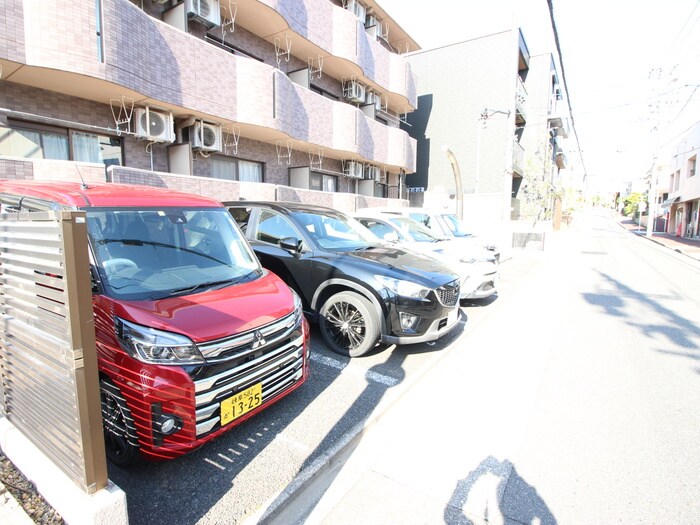 物件外観写真4　(駐車場)