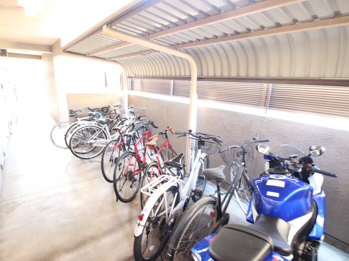 物件外観写真5　(駐車場)