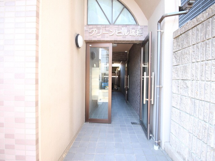 物件外観写真6　(エントランス部分)