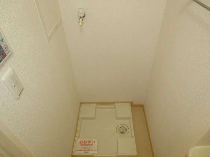 物件内観写真9　(洗濯機置場)