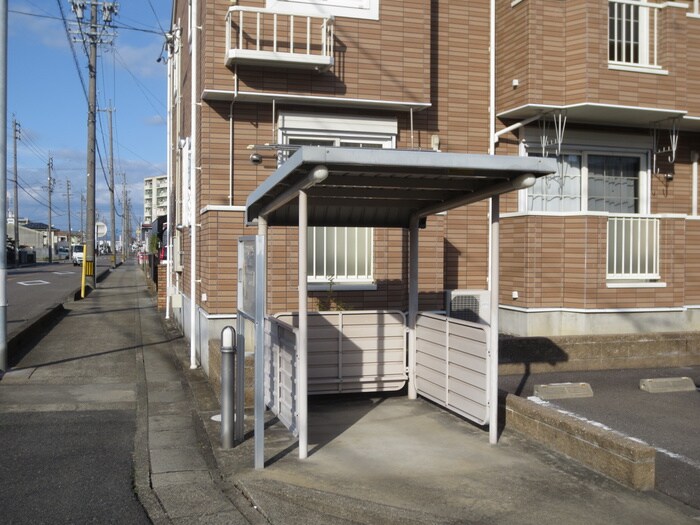 物件外観写真4　(駐輪場)