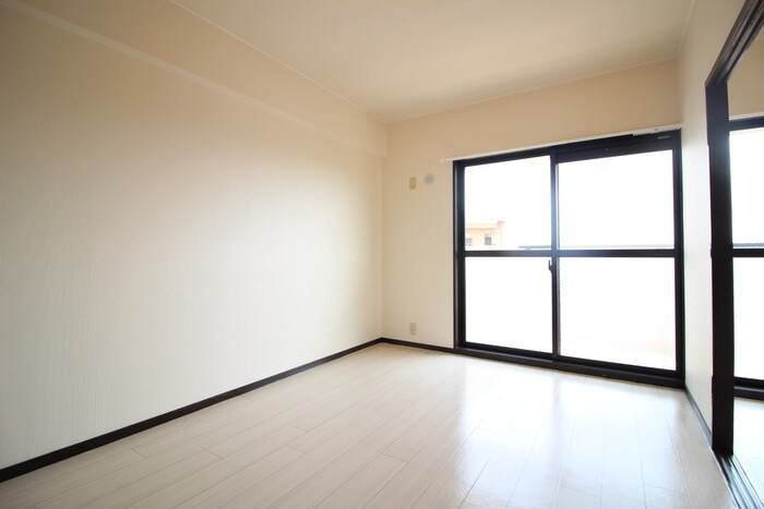 物件内観写真4　(居室)