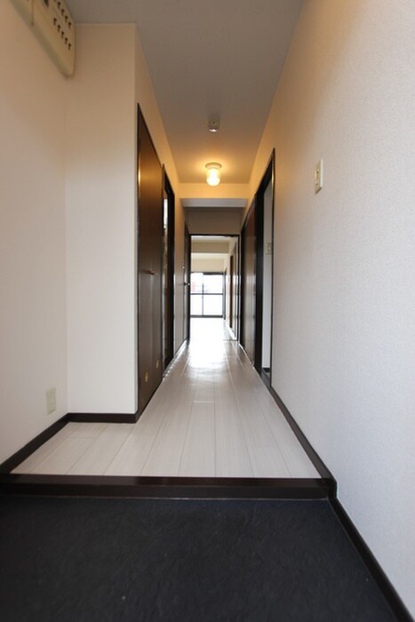 物件内観写真12　(玄関)