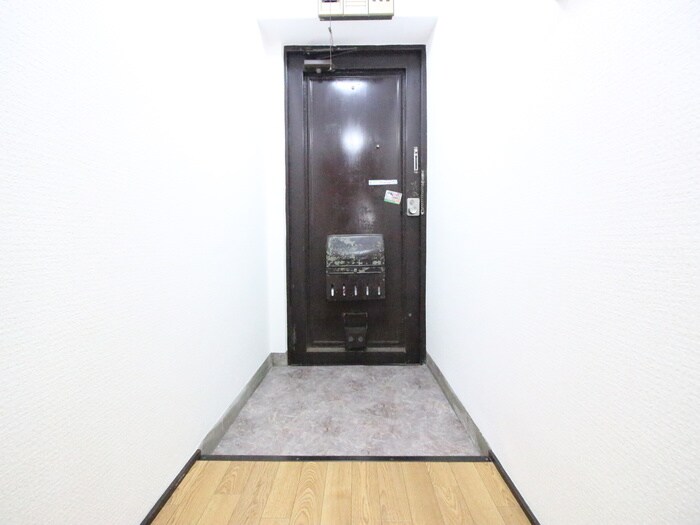 物件内観写真16　(玄関)