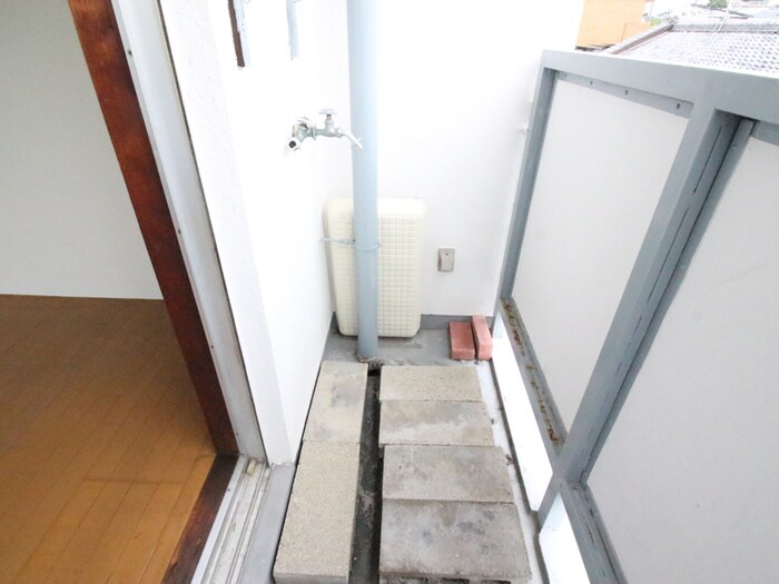 物件内観写真18　(洗濯機置場)