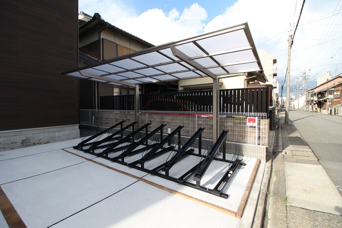 物件外観写真2　(駐輪場)