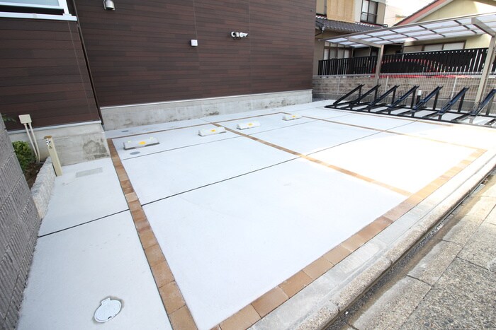 物件外観写真5　(駐車場)