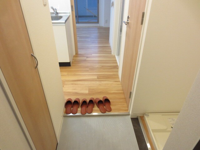 物件内観写真7　(玄関)