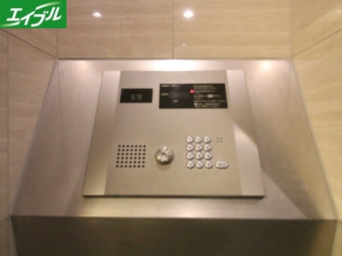 物件外観写真5　(エントランス部分)