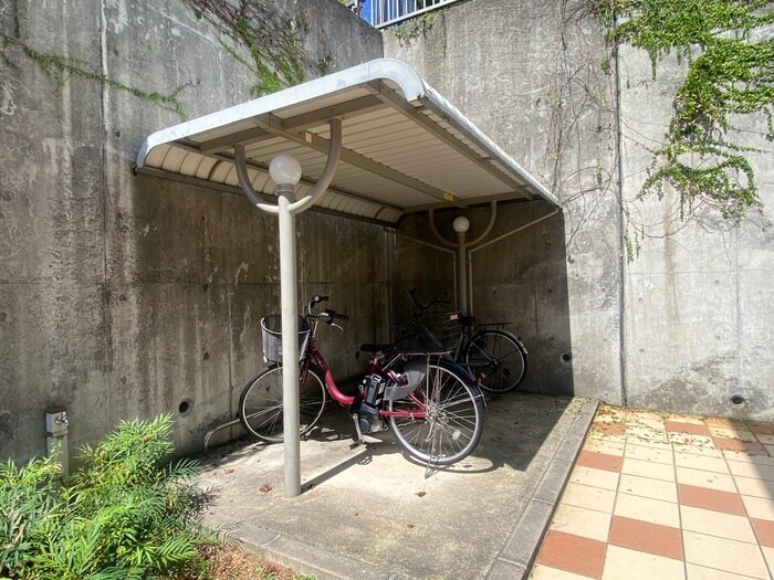 物件外観写真3　(駐輪場)