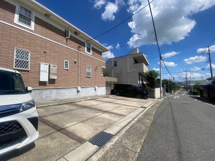 物件外観写真5　(駐車場)