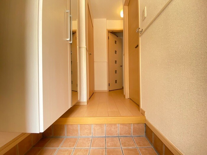 物件内観写真13　(玄関)