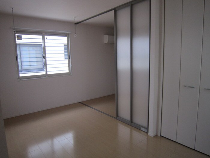 物件内観写真9　(居室)