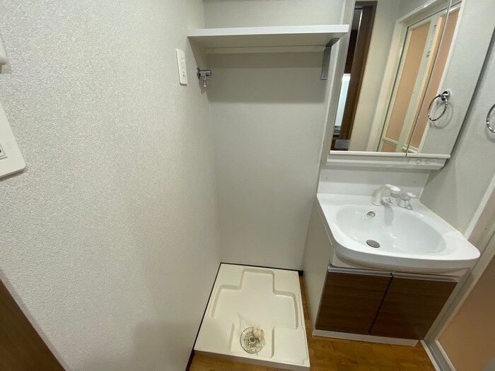 物件内観写真13　(洗濯機置場)