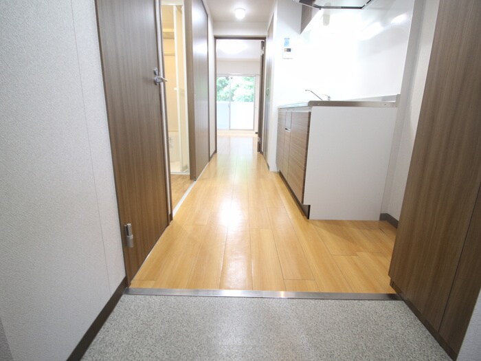 物件内観写真13　(玄関)