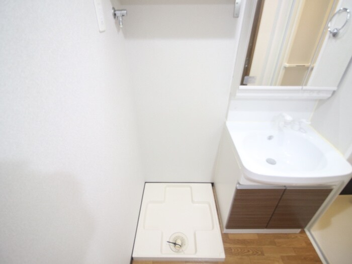 物件内観写真16　(洗濯機置場)