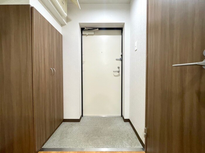 物件内観写真18　(玄関)