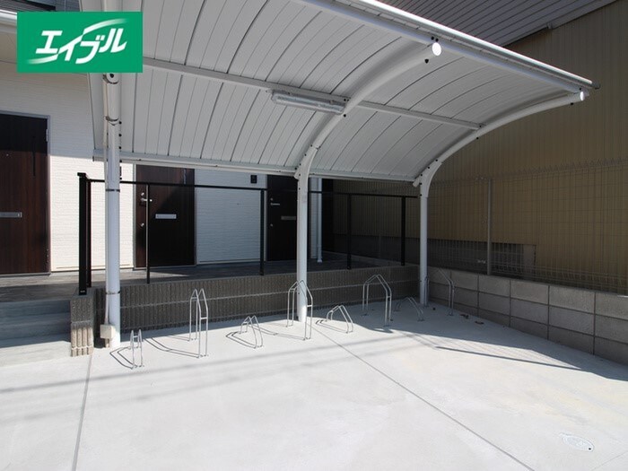 物件外観写真3　(駐輪場)